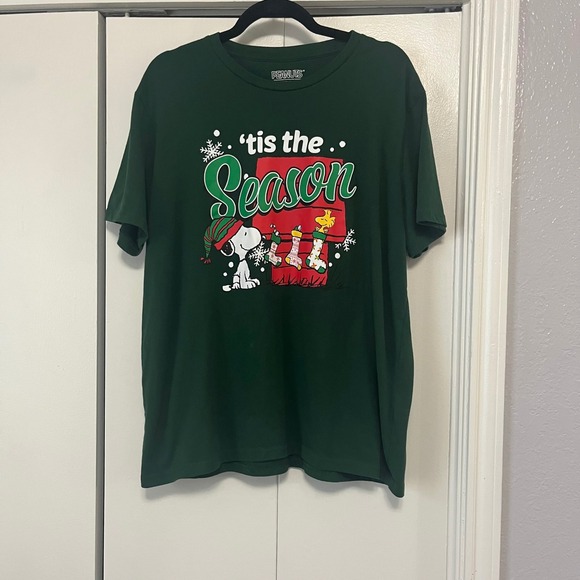 Peanuts Snoopy Tis The Season Christmas Graphic T-Shirt Green XL Womens - Picture 1 of 4